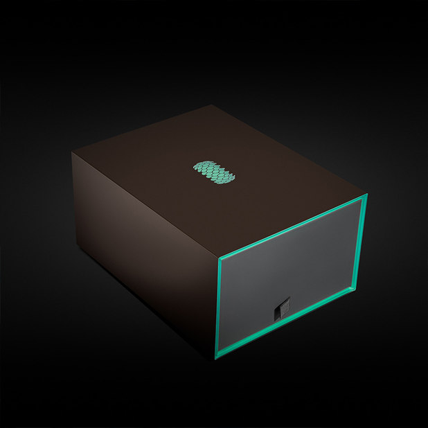 Solarin full high-end packaging with green plexiglass – Sirin Labs – point one percent 