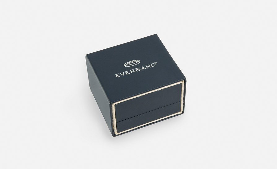 logo on ring box packaging – Everband – Point one percent